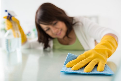 Professional carpet cleaning service improving a room in KT6