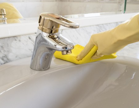 Kitchen appliance cleaning service for KT6 residential and commercial customers